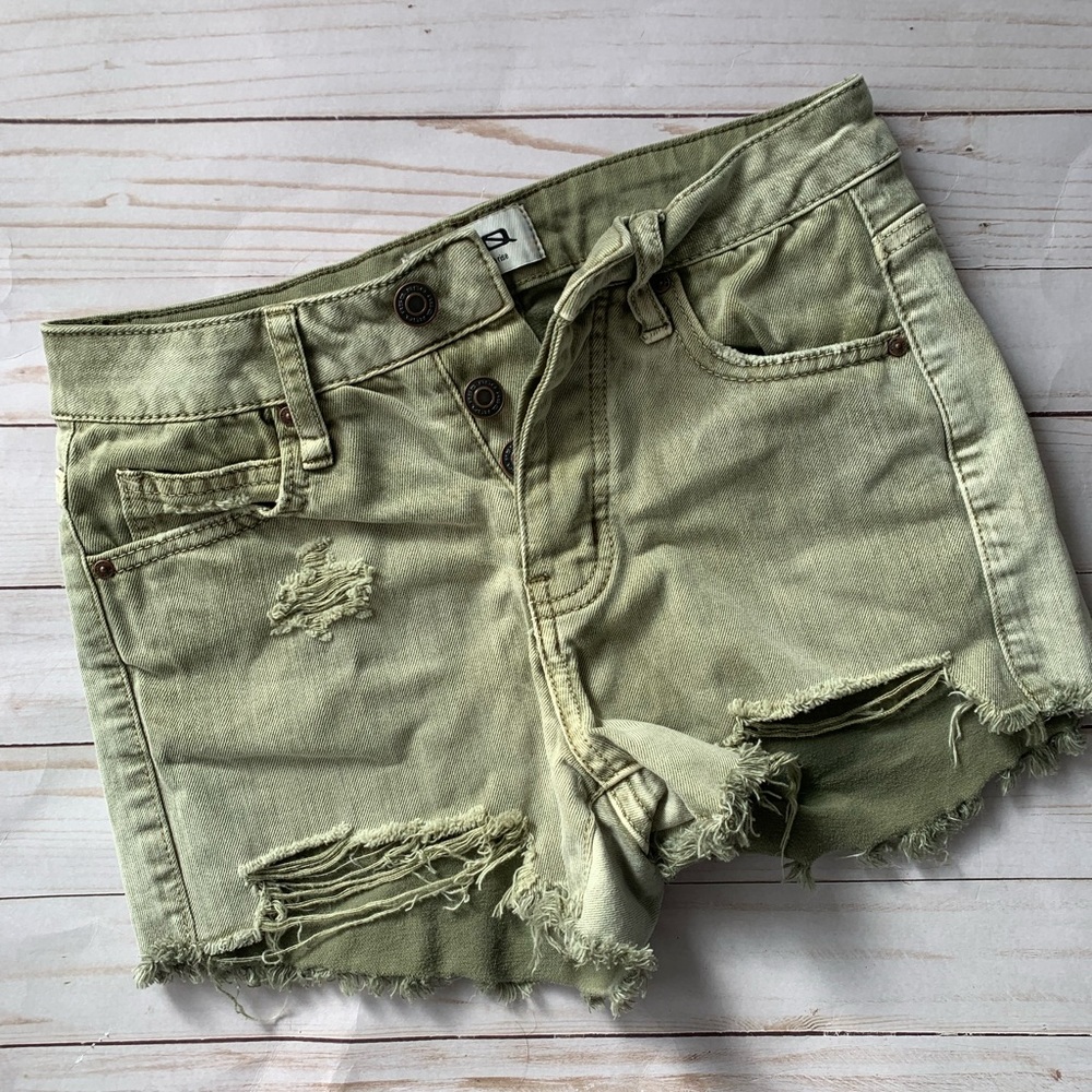 RSQ denim shorts, vintage high rise. Size 24 purchased from Tilly’s. Brand new.